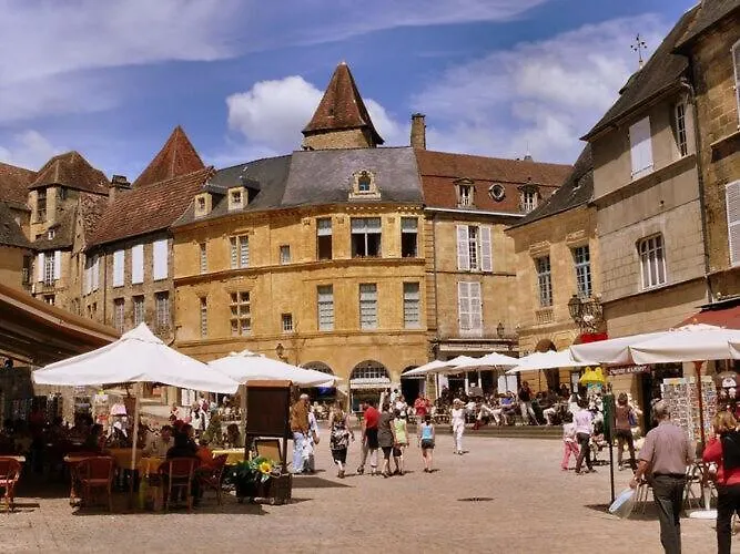 Luxury Villa Near The Cute Towns Of Sarlat And Rocamadour Lanzac